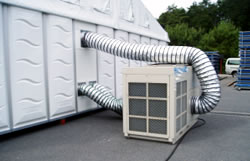 �e���g�ł̐ݒu��-��^�G�A�R�������^��