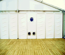  �e���g�ł̑�^�G�A�R���[�����g�I�[�����R